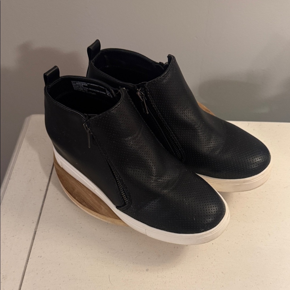 Time and Tru Black and White Wedge Sneakers